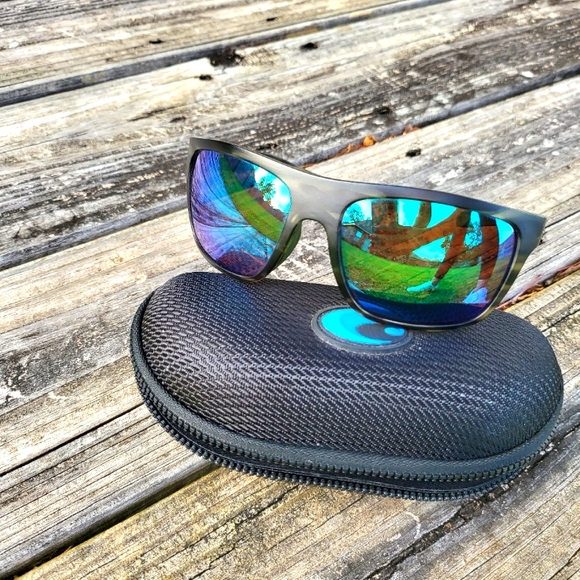 Mens Costas - Picture 1 of 5